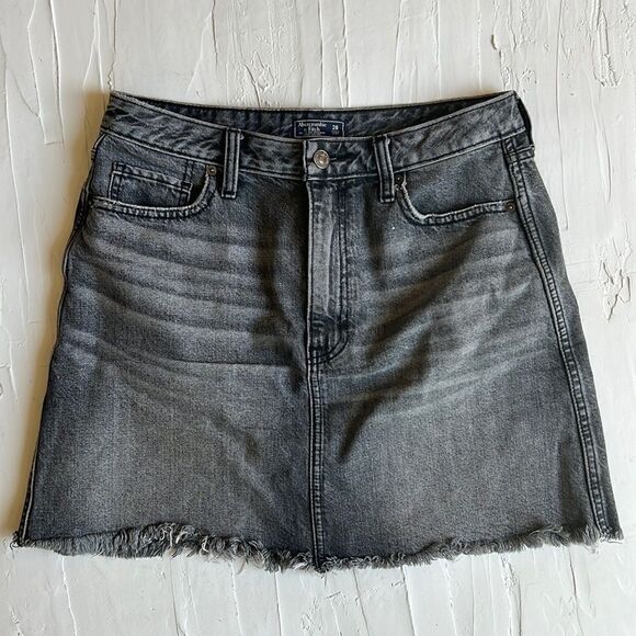 Abercrombie & Fitch Dresses & Skirts - Abercrombie Denim Jean Skirt Frey Hem Mini Skirt Women’s Size 28